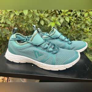 Vionic Teal /green color Athletic Women's Shoes. women’s 8
Good condition,